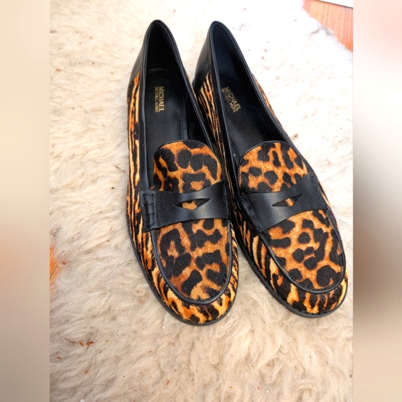 9 Michael Kors Leopard Calf Hair Loafers - Picture 1 of 11